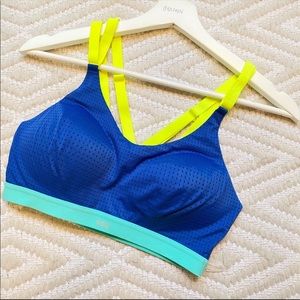 Victoria’s Secrets VSX Lightweight Sports Bra